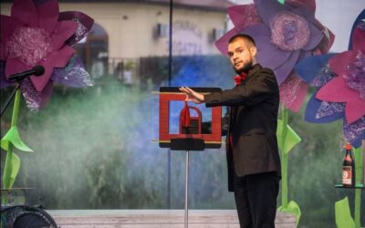 Iluzjonista na targach branżowych – sposób na przyciągnięcie tłumu do stoiska